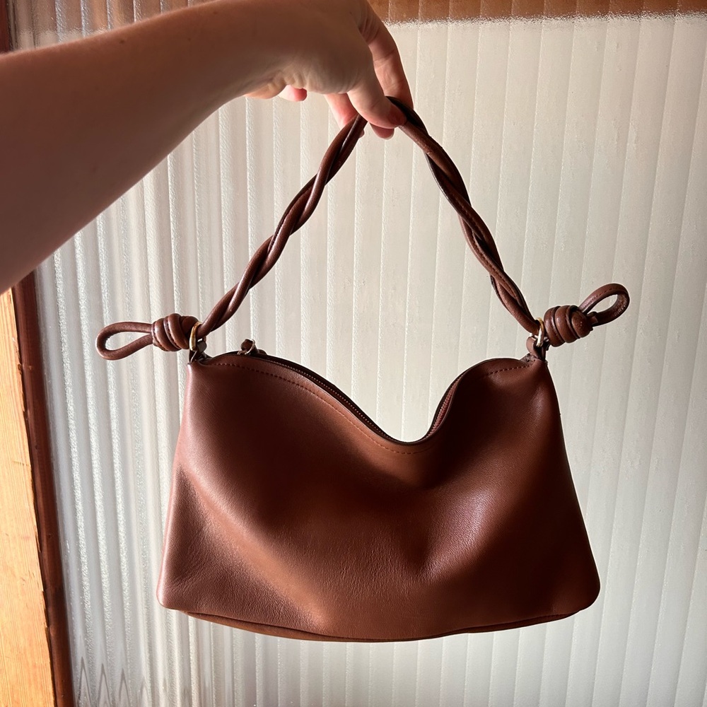 Elegant shoulder Leather Handbag